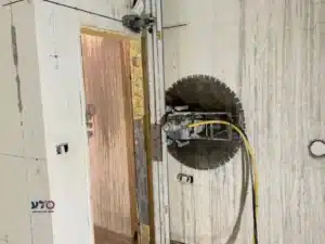 ניסור בקיר ממ"ד בעזרת מסור בטון מקצועי